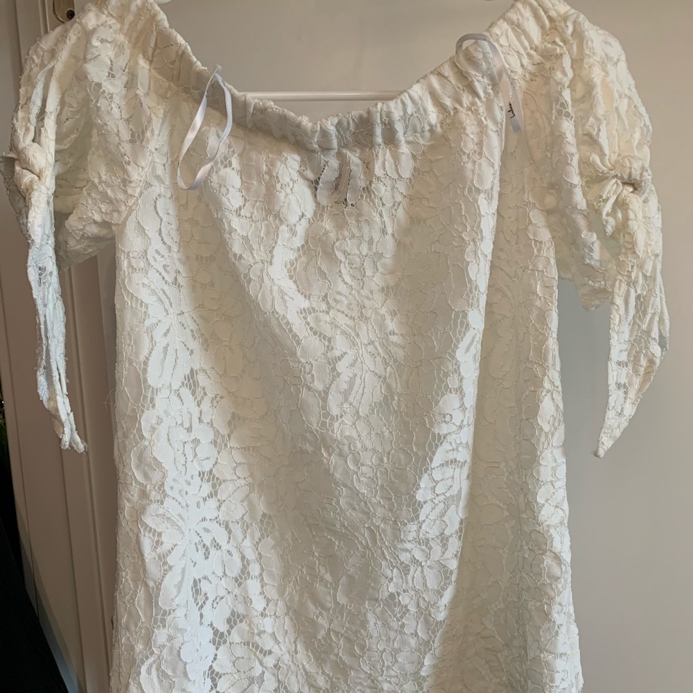 Women’s lulus white top
